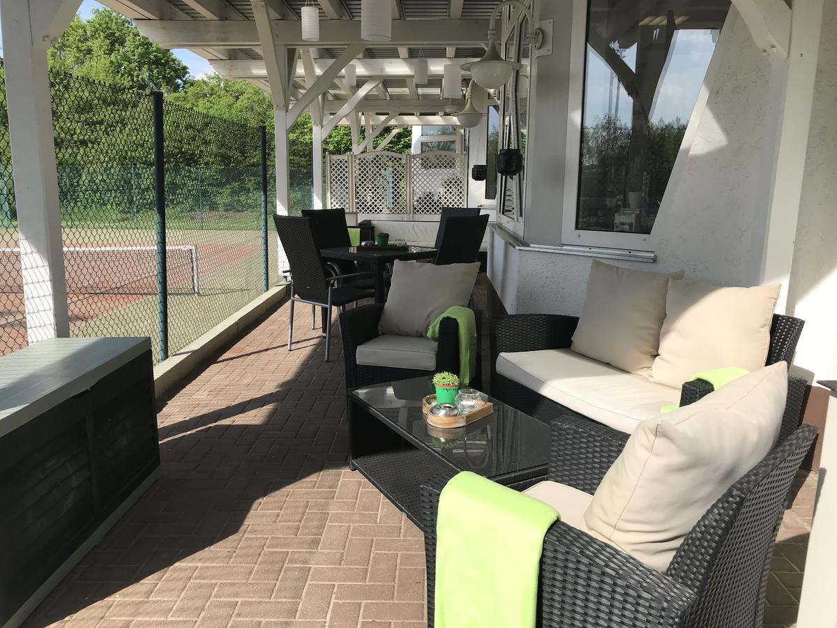 Sport- Und Tagungshotel Kenzingen Exterior photo